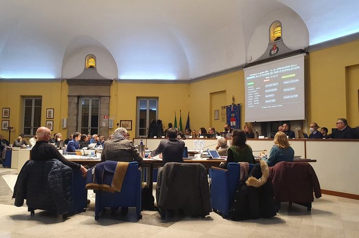 Agesp Energia, ok del Consiglio alla vendita. La minoranza: «Quali sono le prospettive?»