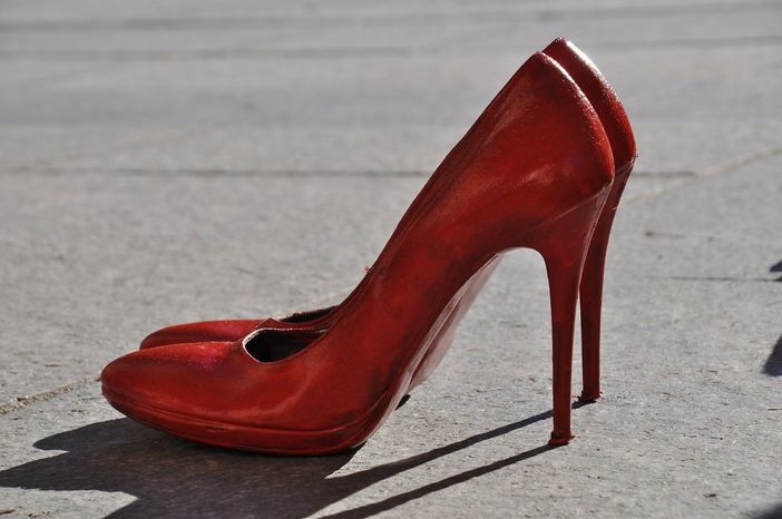 Scarpe rosse: simbolo della lotta alla violenza sulle donne