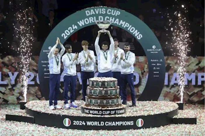 L'Italia vince la Coppa Davis 2024: terzo trionfo nella storia, battuta l'Olanda in finale L'Italia vince la Coppa Davis 2024: terzo trionfo nella storia, battuta l'Olanda in finale