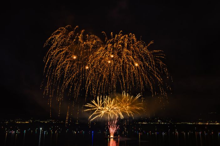 Lo spettacolo dei fuochi d'artificio sul lago sarà il clou del Ferragosto Lavenese