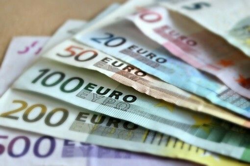 Bonifici fermi per Pasqua: stop dal 2 al 6 aprile, ecco cosa succede ai pagamenti