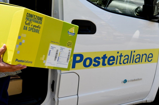 Poste Italiane: a Cassano Magnago, Saronno e Tradate e' possibile spedire e ricevere pacchi anche al distributore Poste Italiane: a Cassano Magnago, Saronno e Tradate e' possibile spedire e ricevere pacchi anche al distributore