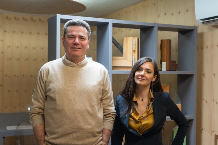 Carlo Bardelli, amministratore delegato di Novello Case, con Elena Zoja (foto Fabio Cadringher) Carlo Bardelli, amministratore delegato di Novello Case, con Elena Zoja (foto Fabio Cadringher)