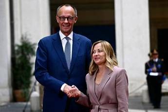 Meloni vede Merz: "Smentita assenza interesse Berlino per Italia" Meloni vede Merz: "Smentita assenza interesse Berlino per Italia"