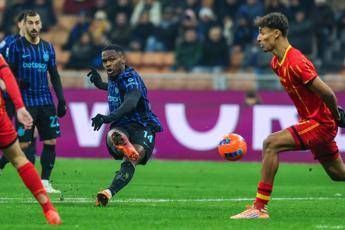 Bonny cade in area, ma Veiga colpisce il pallone: 'giallo' rigore in Inter-Lecce