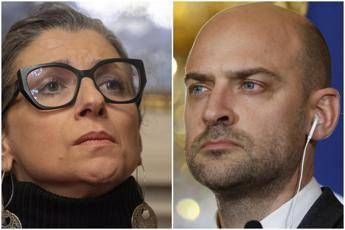 La Francia chiede le dimissioni di Francesca Albanese da relatrice Onu: "Da lei dichiarazioni oltraggiose" La Francia chiede le dimissioni di Francesca Albanese da relatrice Onu: "Da lei dichiarazioni oltraggiose"