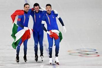 Milano Cortina, oro Italia in inseguimento squadre pattinaggio velocità: chi sono i campioni olimpici Ghiotto, Giovannini e Malfatti Milano Cortina, oro Italia in inseguimento squadre pattinaggio velocità: chi sono i campioni olimpici Ghiotto, Giovannini e Malfatti