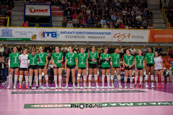 Splendida serata di volley a Busto (servizio fotografico PhotoSport&More) Splendida serata di volley a Busto (servizio fotografico PhotoSport&More)