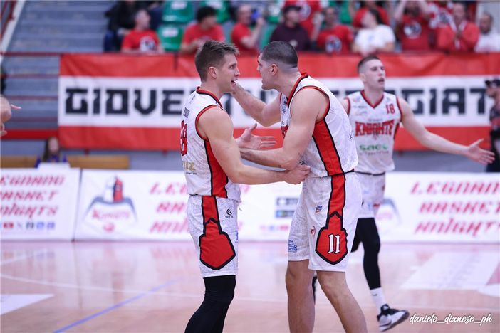 Raivio e capita Quaroni (foto legnanobasket) Raivio e capita Quaroni (foto legnanobasket)