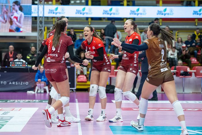 La Uyba si prepara alla sfida a Perugia: «Sarà durissima, dobbiamo essere aggressive» La Uyba si prepara alla sfida a Perugia: «Sarà durissima, dobbiamo essere aggressive»