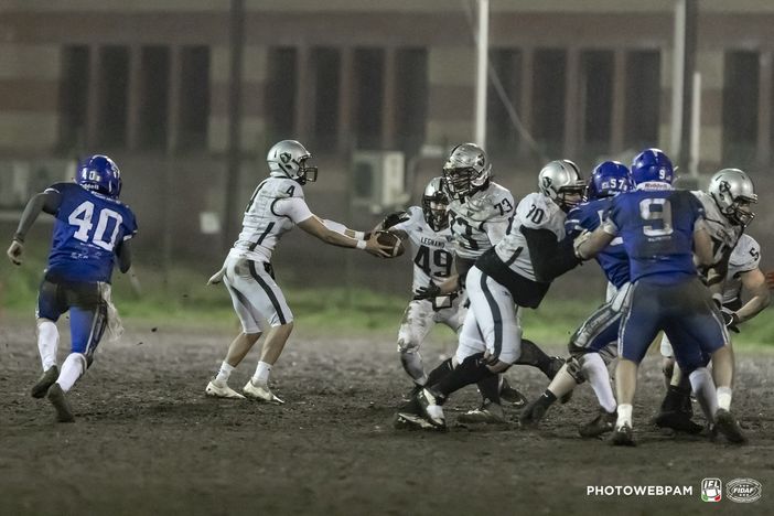 Football americano, Frogs Legnano di nuovo vincenti a Bologna