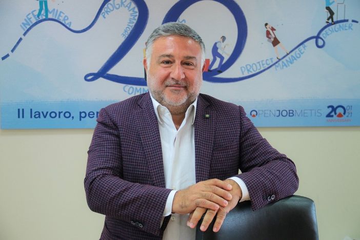 Una lezione-testimonianza di Rosario Rasizza per gli studenti di Economia dell’Università dell’Insubria e per il pubblico Una lezione-testimonianza di Rosario Rasizza per gli studenti di Economia dell’Università dell’Insubria e per il pubblico