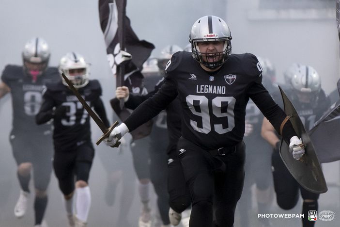 Playoff di Football americano: i Frogs Legnano sfidano i Giaguari Torino al Vigorelli