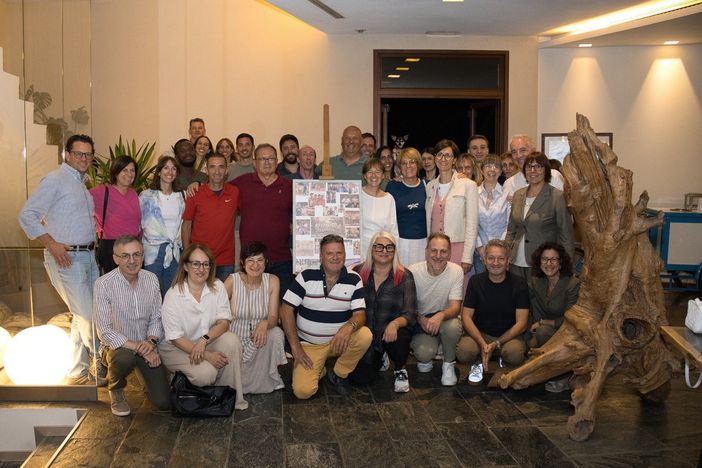 «Su le gambe!». Una sorpresa dai suoi “ragazzi” per i 70 anni di Vittorio Ramaglia