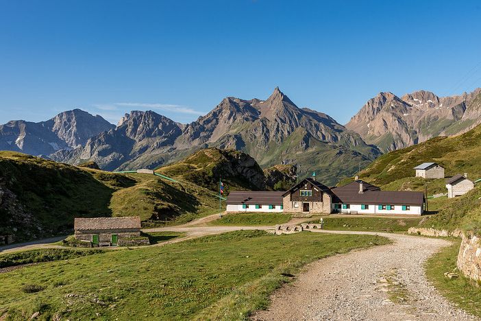 Rifugio Maria Luisa: un balcone a 2.160 metri in Val Formazza tra storia, lavori di qualità e camminate mozzafiato