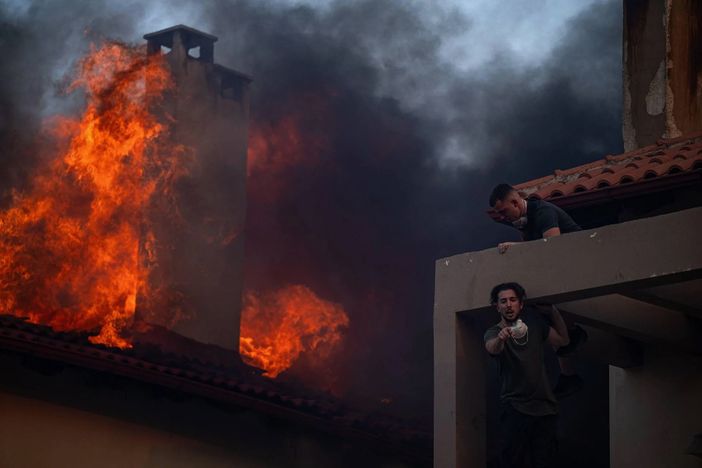 Grecia, ancora incendi ed evacuazioni: situazione critica a Eubea, Kythira e Creta Grecia, ancora incendi ed evacuazioni: situazione critica a Eubea, Kythira e Creta