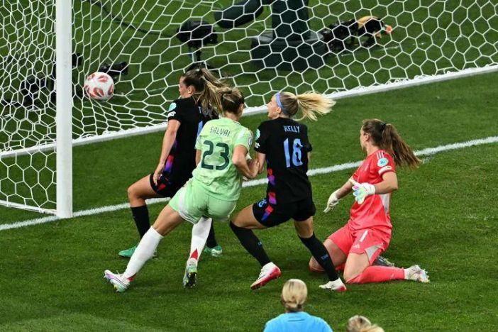 Cuore spezzato al 119’: l’Italia sfiora la finale, ma l’Inghilterra la beffa ai supplementari