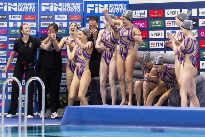 La Busto Nuoto festeggia il primo posto (foto Giorgio Perottino / DBM)