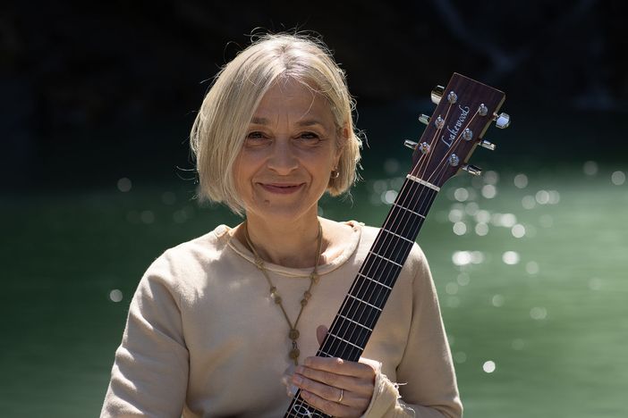 La cantautrice bustese Marilena Anzini in finale al Premio InediTo di Torino