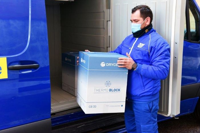 In arrivo 11.200 dosi di Moderna con Poste Italiane In arrivo 11.200 dosi di Moderna con Poste Italiane