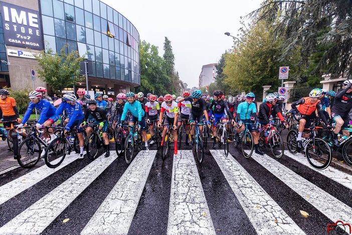 Legnano: sport e commercio pedalano insieme Legnano: sport e commercio pedalano insieme