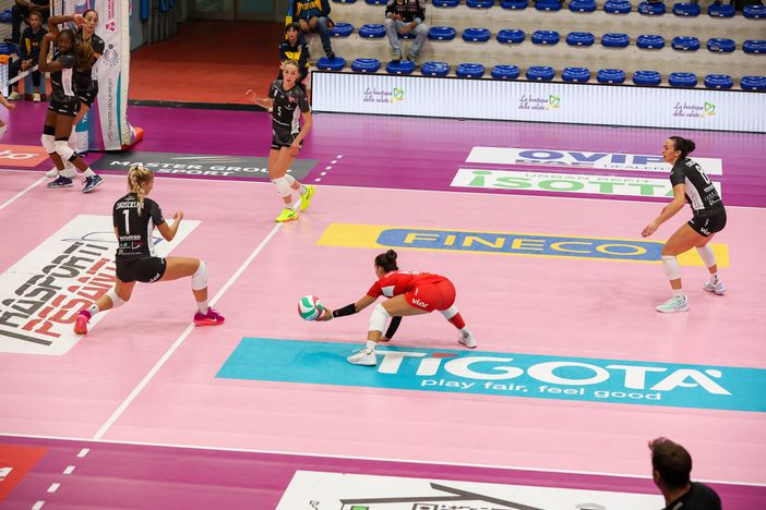 Una Futura non bella all'esordio in campionato, perde in casa di Cremona (foto Crotti) Una Futura non bella all'esordio in campionato, perde in casa di Cremona (foto Crotti)