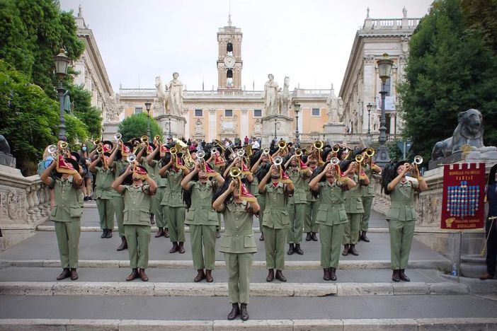 Bersaglieresco Natale con la “Tramonti-Crosta” di Lonate
