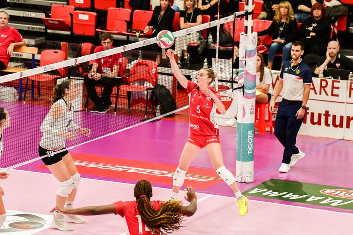 Sofia Monza in azione al PalaBorsani (foto credit Loris Marini)