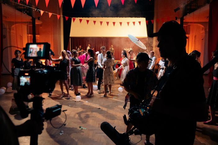 Successo per la giornata di riprese alla Pro Busto. «70 comparse, energia straordinaria e forte senso di collaborazione»