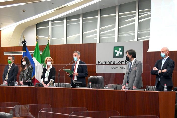 Un momento della cerimonia di commemorazione di David Sassoli Un momento della cerimonia di commemorazione di David Sassoli