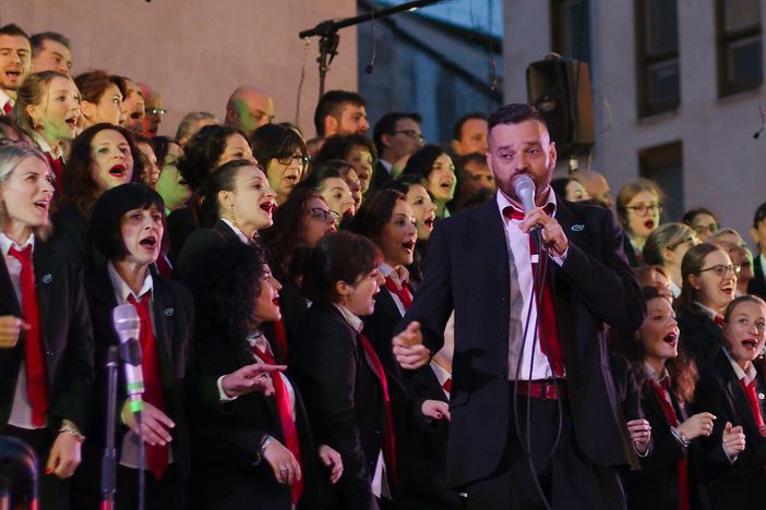 Una foto del 2019 con la registrazione del concerto