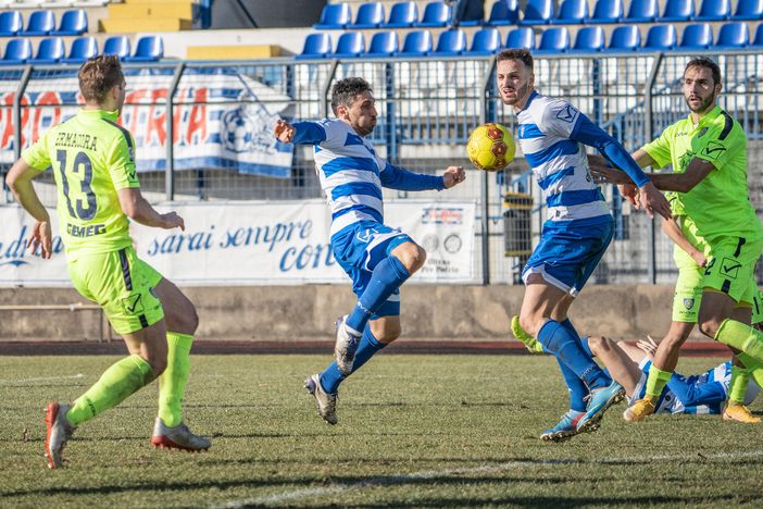 Le Noci consegna il messaggio alla Carrarese: non si passa allo Speroni (foto di Marco Giussani)