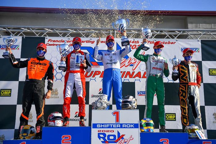 La premiazione della Shfter Rok 2020: Alessandro Buran sul gradino più alto del podio