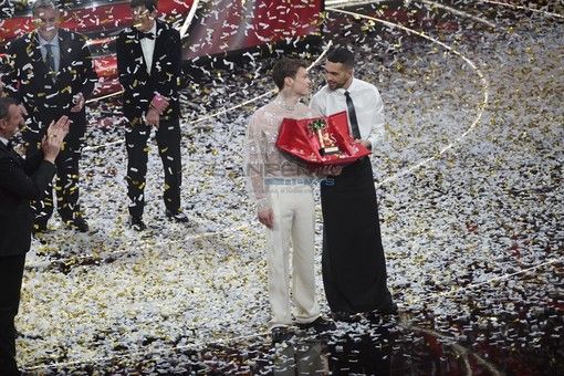 Mahmood e Blanco vincono il 72° Festival di Sanremo con “Brividi” Mahmood e Blanco vincono il 72° Festival di Sanremo con “Brividi”