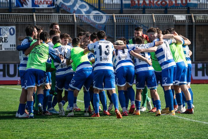 Abbracciati alla Pro Patria: la rinascita passa da qui (foto di Marco Giussani)