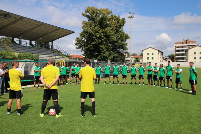 Il raduno della Castellanzese nelle scorse settimane: la prima amichevole era prevista il 14