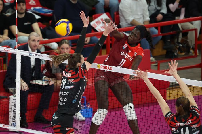 Josephine Obossa dominante nel match vinto dalla Uyba a Perugia Josephine Obossa dominante nel match vinto dalla Uyba a Perugia