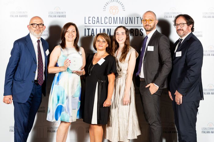 Il ritiro del premio avvenuto a Roma nella foto pubblicata sui social