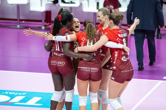 Derby del Ticino con il pubblico delle grandi occasioni: attesi 3.000 spettatori per Uyba-Novara Derby del Ticino con il pubblico delle grandi occasioni: attesi 3.000 spettatori per Uyba-Novara