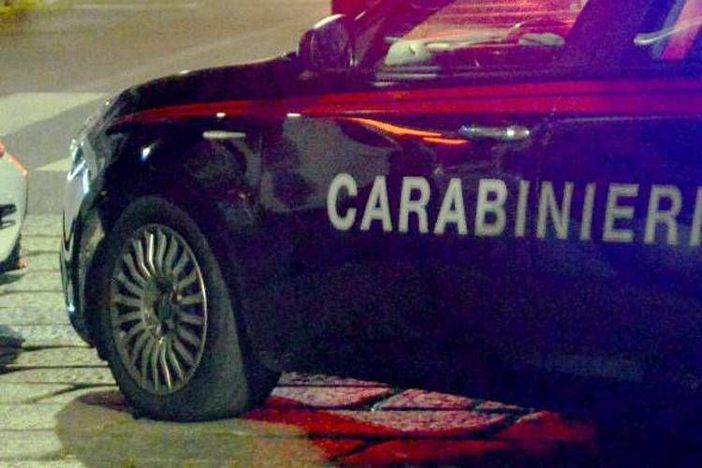 Uccide la moglie nel Milanese. A chiamare i soccorsi la figlia di 10 anni Uccide la moglie nel Milanese. A chiamare i soccorsi la figlia di 10 anni