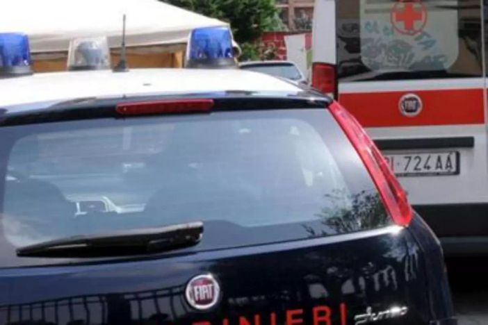 Professoressa accoltellata da uno studente prima della lezione: è grave Professoressa accoltellata da uno studente prima della lezione: è grave