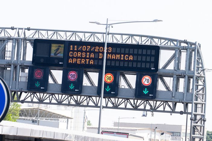 Inaugurata oggi la quarta corsia dinamica sull'Autostrada A4: «Rendiamo più scorrevole uno dei nodi più difficili della circolazione attorno a Milano» Inaugurata oggi la quarta corsia dinamica sull'Autostrada A4: «Rendiamo più scorrevole uno dei nodi più difficili della circolazione attorno a Milano»