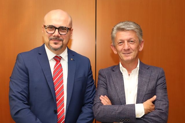 Il direttore generale della Bcc Roberto Solbiati (a sinistra) con il presidente Roberto Scazzosi (a destra)