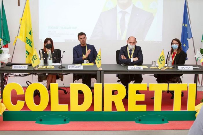 Il presidente nazionale di Coldiretti incontra i dirigenti lombardi dell'associazione: «Ripartiamo dal cibo, prima ricchezza del Paese» Il presidente nazionale di Coldiretti incontra i dirigenti lombardi dell'associazione: «Ripartiamo dal cibo, prima ricchezza del Paese»