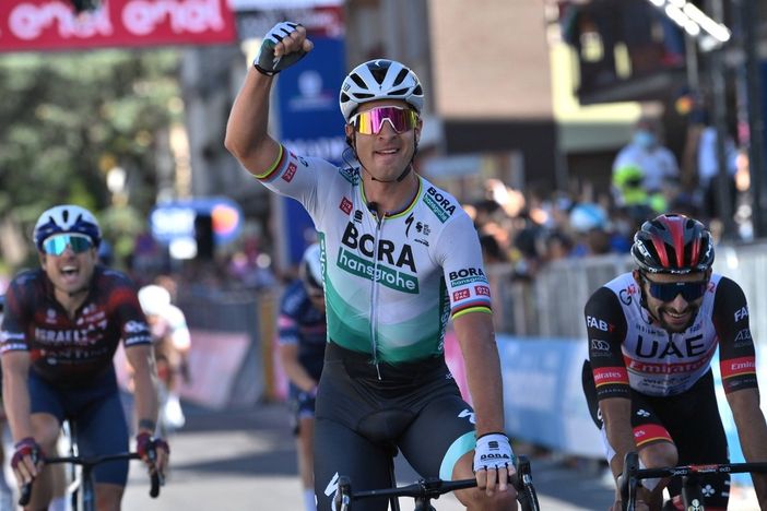 Peter Sagan imperiale sul traguardo di Foligno