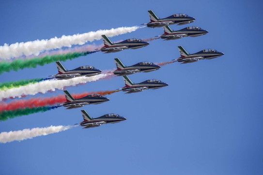 Secondo Mona progetta con gli studenti dei componenti fumogeni per le Frecce Tricolori Secondo Mona progetta con gli studenti dei componenti fumogeni per le Frecce Tricolori