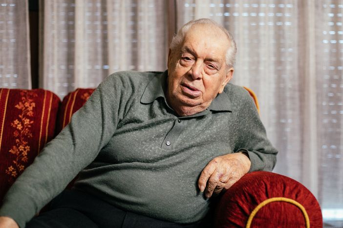 La grande famiglia dello Scoiattolo e, sotto nella gallery, i rendering del nuovo stabilimento pronto nel 2024 (progetto architettonico e immagini di AGF architetti) e l'indimenticabile Umberto Belletti, da cui nacque il sogno della pasta fresca e dei ravioli made in Varese La grande famiglia dello Scoiattolo e, sotto nella gallery, i rendering del nuovo stabilimento pronto nel 2024 (progetto architettonico e immagini di AGF architetti) e l'indimenticabile Umberto Belletti, da cui nacque il sogno della pasta fresca e dei ravioli made in Varese