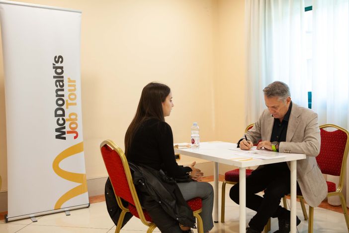 Il McDonald’s Job Tour fa tappa a Castellanza: 35 posti di lavoro nel ristorante di prossima apertura