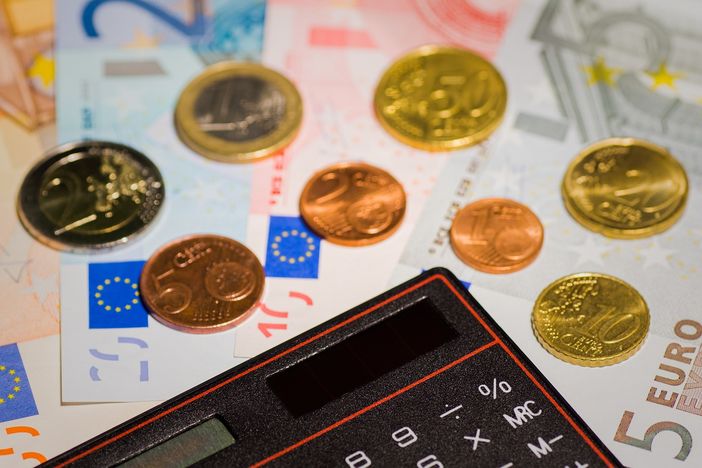 Sovraindebitamento, crescono del 60% le richieste di aiuto di imprese e cittadini: 102 le domande presentate a Varese, 117 a Busto Arsizio