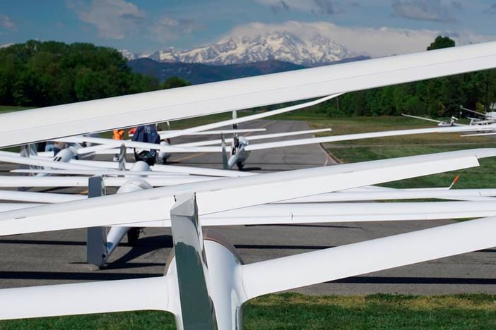 Spettacolare gara di alianti nei cieli di Varese. Domani c'è il Grand Prix Spettacolare gara di alianti nei cieli di Varese. Domani c'è il Grand Prix